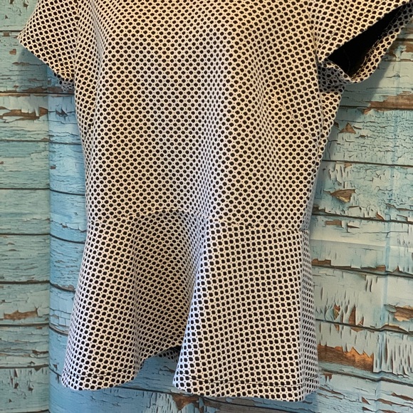 SOLD ✅ Banana Republic cream and black patterned peplum top - Picture 7 of 7